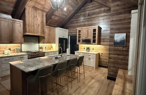 Nisswa House | PONTOON INCLUDED-Prime Location to Main St Nisswa & Paul Bunyan Trail!