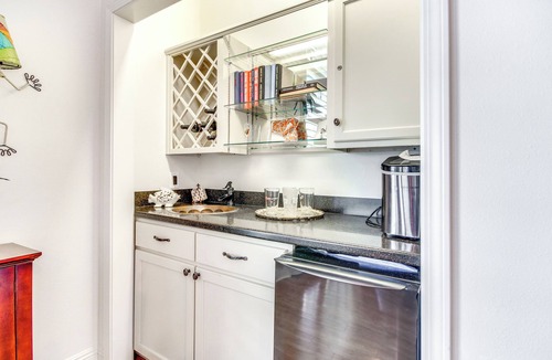 Shoreline Park House | Pool, Fire Pit & Tennis Court: Gem in Bay St Louis