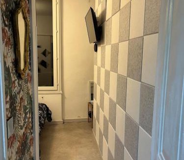 Aulnay-sous-Bois Apartment | Popcorn & Netflix near Paris, CDG & Parc des Expos
