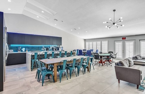 Spring Valley House | Posh Villa 8 Bdr X 5 Bth 16 Bds