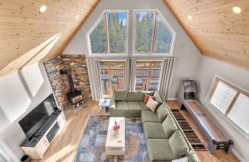 Glencoe House | Prasad Retreat - Sunny Home with Deck & Air Hockey home