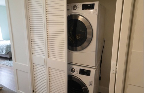 Wilshire Center Apartment | Premier 1BR DTLA Gem near K-Town & Staples