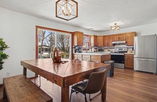 Sioux Falls House | Premier Center Retreat | 4BR | Sleeps 12