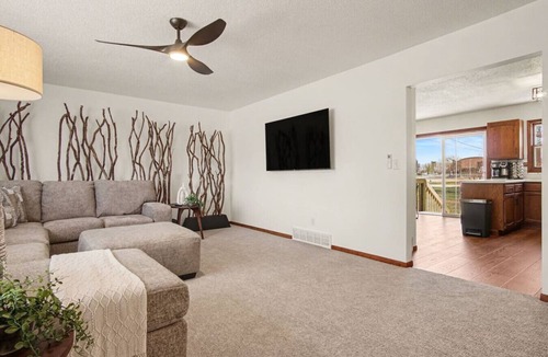 Sioux Falls House | Premier Center Retreat | 4BR | Sleeps 12