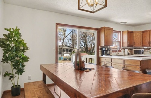 Sioux Falls House | Premier Center Retreat | 4BR | Sleeps 12