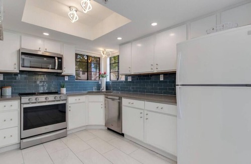 Central Scottsdale Condo | Premier location in Scottsdale close to Old town & Open- HEATED pool & jacuzzi😎