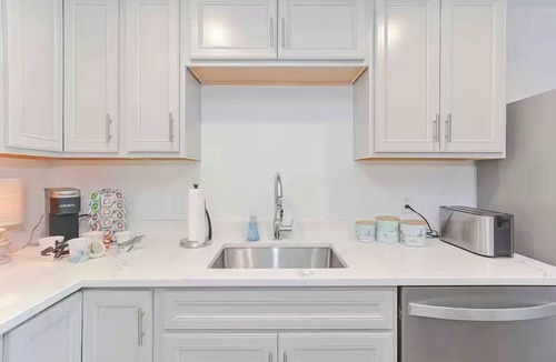 Plymouth Cultural District Apartment | Premier Ocean View Corner Condo (750S.F.)