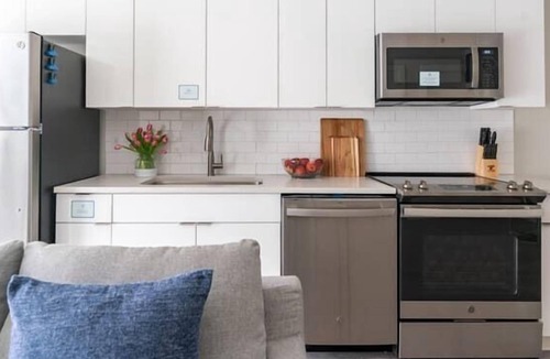 Downtown Jackson Apartment | Premium 1 Bedroom Sum