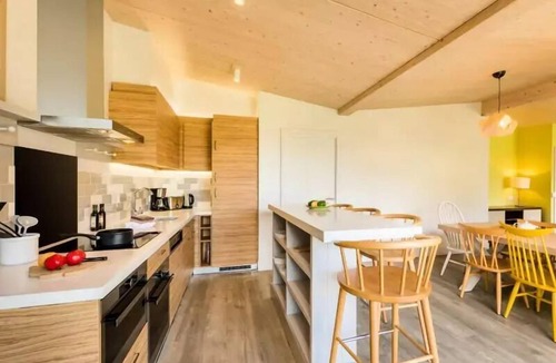Bailly-Romainvilliers House | Premium 5-Bedroom Cottage for 8 People