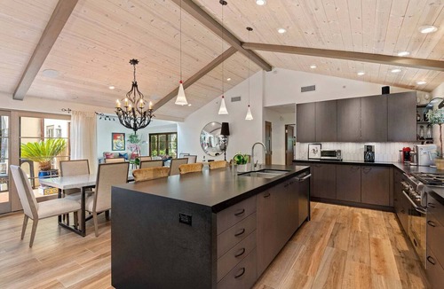 Montecito House | Premium Location Heated Pool & Hot Tub walk to Lower Village