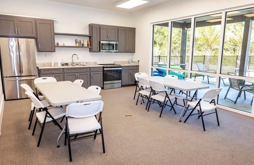 Oak RV Rental | Premium Pull-Thru RV Pad #41 - Fire Pit, Pool & Beaches