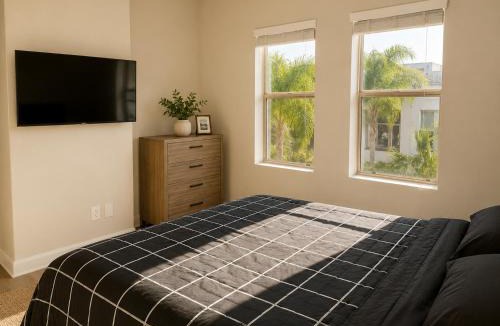 La Brea Apartment | Premium West Hollywood Penthouse Retreat