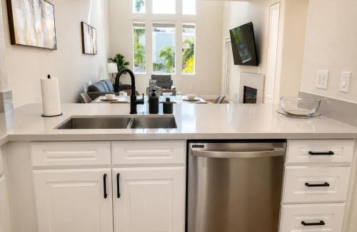 La Brea Apartment | Premium West Hollywood Penthouse Retreat