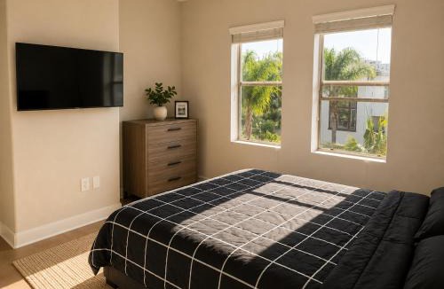La Brea Apartment | Premium West Hollywood Penthouse Retreat