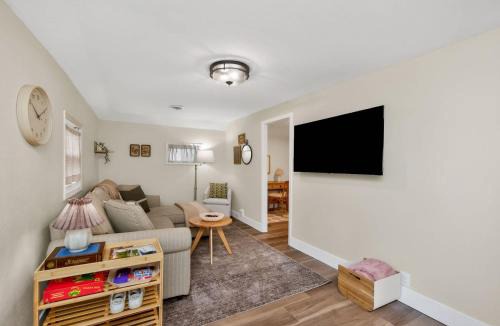 Ames House | Prime Ames Location 2BR 1BA Near ISU