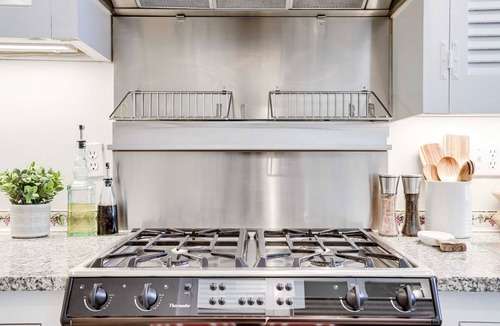 Old Town Alexandria House | Prince of Wales - 1 block from the Waterfront with a Walk Score of 95!