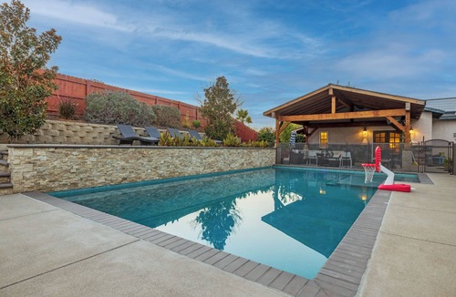 El Cajon House | Private 10 BR Estate: Ranch House, Farmhouse & Bunkhouse at Rockin’ View Ranch!