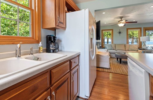 Idlewild Cottage | Private 100' Waterfront, 4BR - Heidaway Cottage