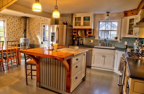 Hamilton House | Private 18th Century Farmhouse in Virginia Wine Country with Hot Tub