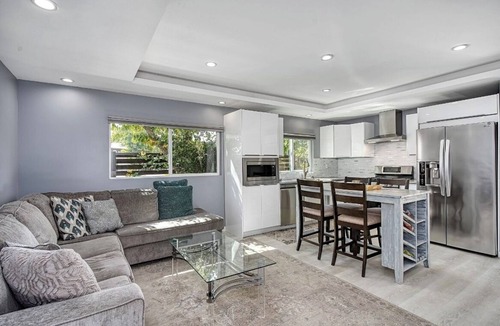 Calabasas Apartment | Private 2+2 Unit in Calabasas