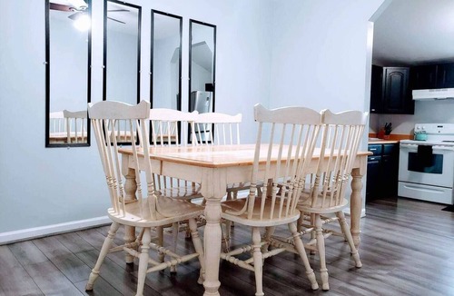Linthicum Heights Apartment | Private 3 Bedroom Duplex Near BWI/Easy Access I95/Baltimore