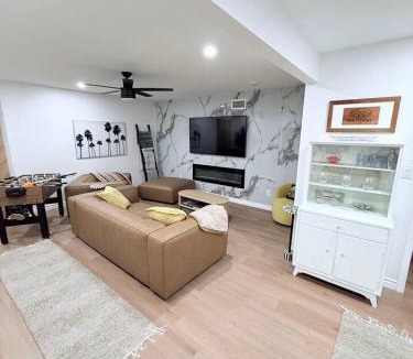 Simi Valley House | Private 3BR Home - Hot Tub, Yard, Arcade & Parking