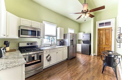 Seventh Ward Apartment | Private Balcony Walkable to French Quarter in Treme Neighborhood