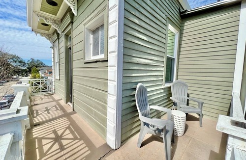 Seventh Ward Apartment | Private Balcony Walkable to French Quarter in Treme Neighborhood