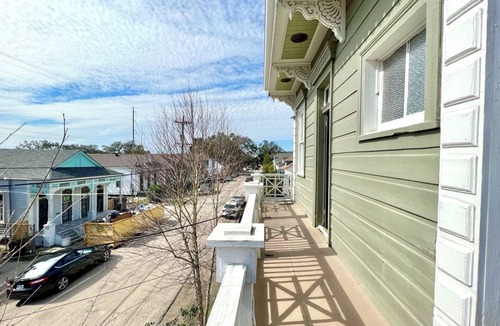 Seventh Ward Apartment | Private Balcony Walkable to French Quarter in Treme Neighborhood