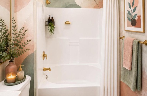 Marina del Rey House | Private Bathroom & Bedroom with pool and jakuzi
