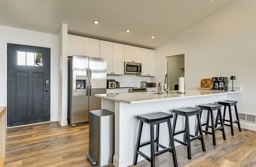 New Lisbon House | Private Beach & Game Room! Sunset Lake Group Hub