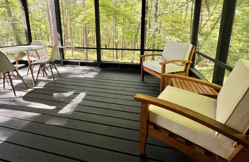 Danbury House | Private Chalet, 3 Queen beds on Trails in Voyager