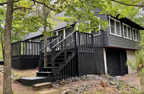Danbury House | Private Chalet, 3 Queen beds on Trails in Voyager