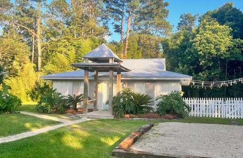 Fairhope Cottage | Private cottage with seclusion and luxury for the perfect getaway.