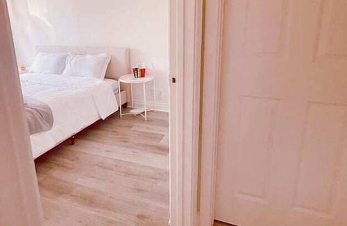 Walnut Valley House | Private Entrance to Entire Studio by Zen Living