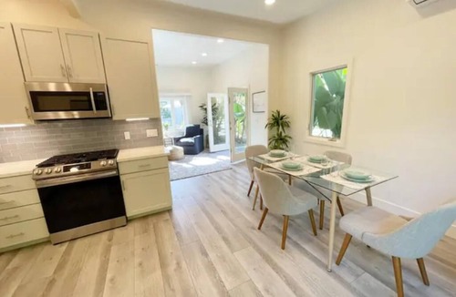 East San Roque House | Private Guest House - Central Location - Dog Friendly - Full Kitchen