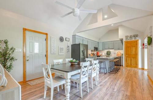 Friendship House | Private Hot Tub, Deck! Group Getaway in Friendship