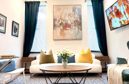 Downtown Apartment | Private Kitchen, Walk to everything, PPAC & Convention Center