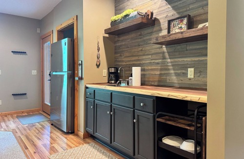 Emily Cabin | Private Lakefront Retreat | Dock|Beach|Sunroom