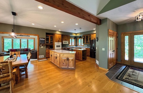Emily Cabin | Private Lakefront Retreat | Dock|Beach|Sunroom