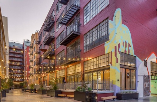 Downtown Los Angeles Apartment | Private Loft in DTLA gym/pool