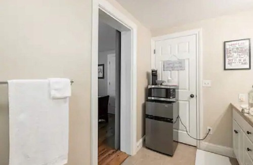 Nevada City House | Private master bed/bath with separate entrance and porch.