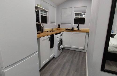 Glen Burnie Apartment | Private Modern Tiny Home Near BWI Baltimore