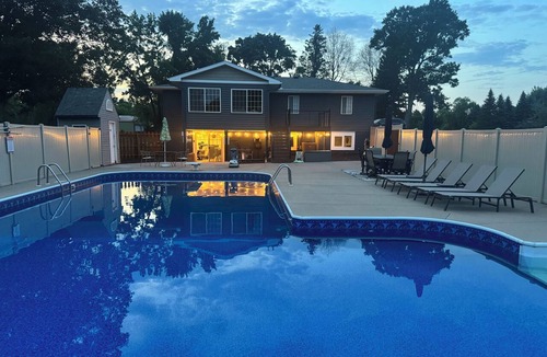 East Bethel House | Private Pool Retreat, Sleeps 8, Game Room