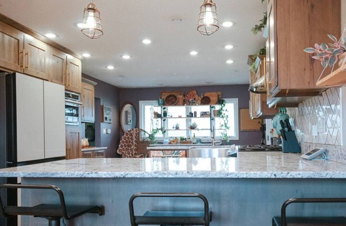 Urbandale House | Private Pool/Sleeps 12 +/Pet Friendly + Huge Yard