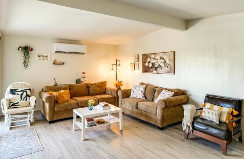 Bakersfield Apartment | Private Pool & Yard! Family Getaway in Bakersfield
