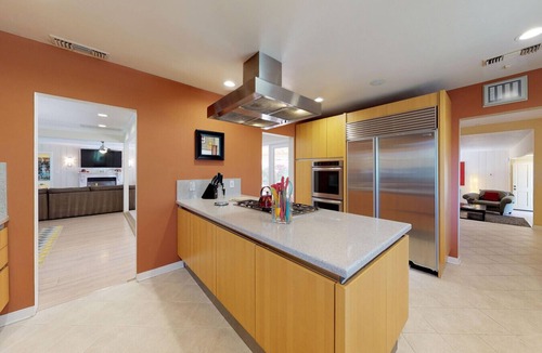 The Movie Colony House | Private Resort Movie Colony. Walk to downtwn! Pool! Views! Expresso! Heated spa!