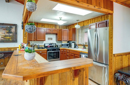 Pine Mountain Club Cabin | Private Sauna & Mtn-View Deck! Kern County Home