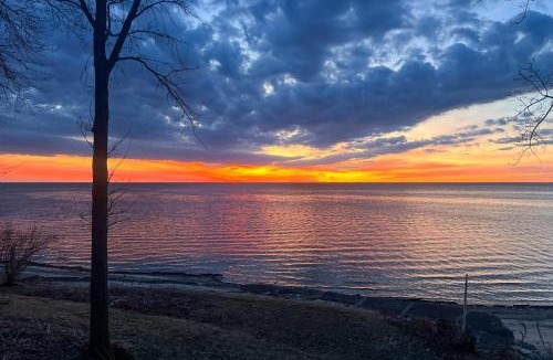 Kewaunee County House | Private Shoreline & Green Bay Views! Family Home