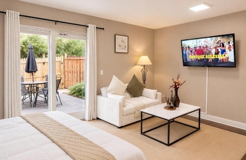 Sugarland Run Apartment | Private suite Near Dulles-Full Kitchen & Patio